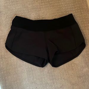 Lululemon, size 6, black, speed up shorts